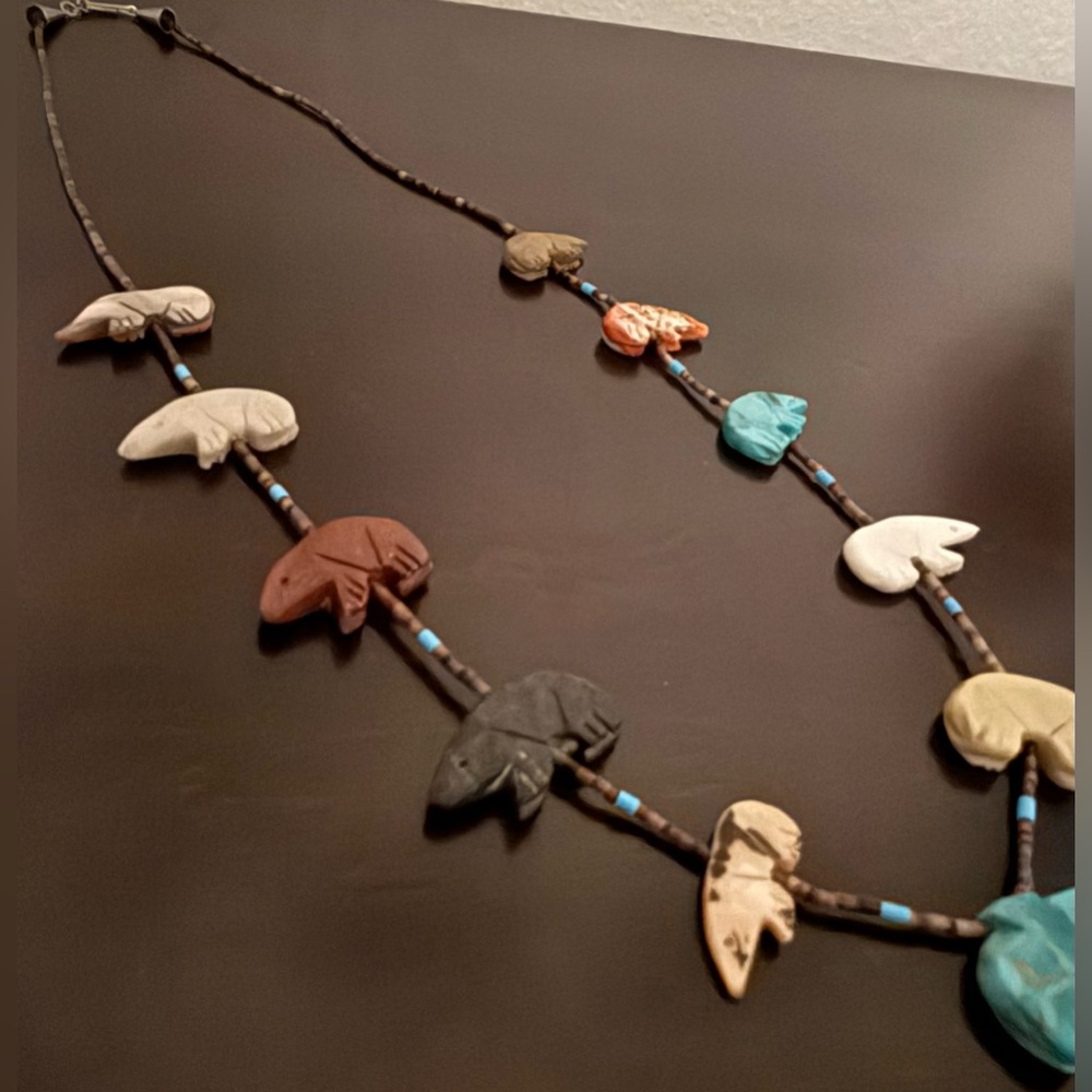 Vintage Zuni Fetish Necklace | Hand Carved Stone Animals | Turquoise Heishi 13” - Picture 4 of 6